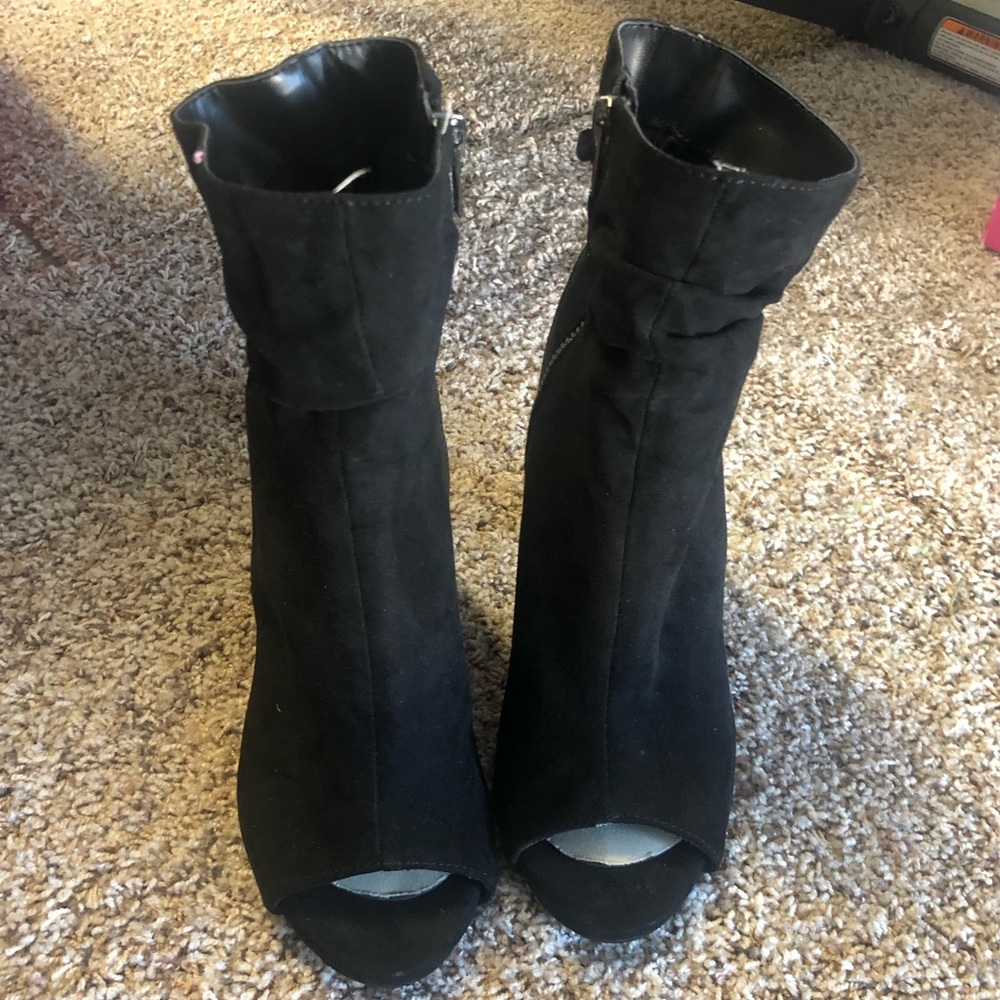 BLACK ANKLE BOOTS